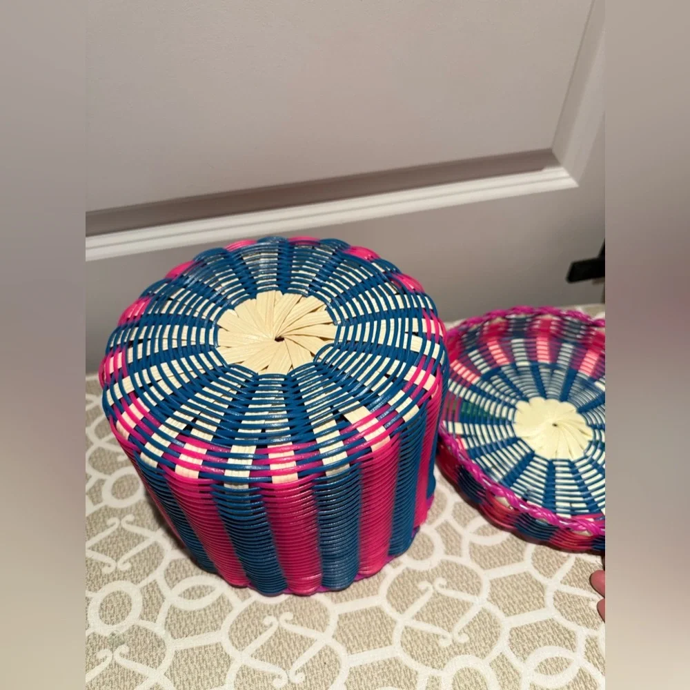 Plastic woven basket round 'catch all' with lid ~ multicolor stripes